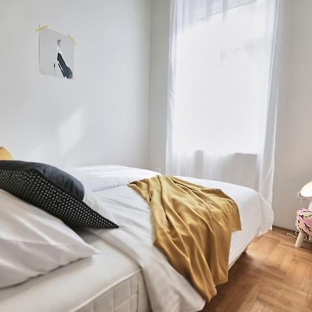 Unwind In Style W Sauna Dsgn 2Br Home Budapest Esterno foto