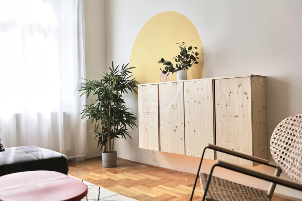 Unwind In Style W Sauna Dsgn 2Br Home Budapest Esterno foto