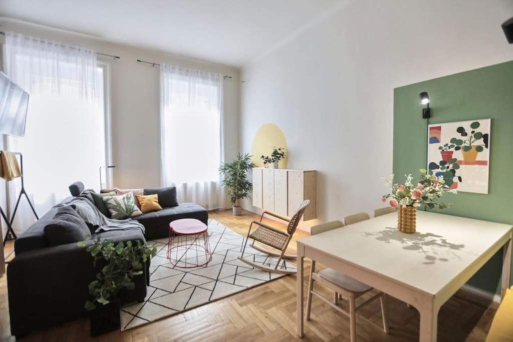 Unwind In Style W Sauna Dsgn 2Br Home Budapest Esterno foto