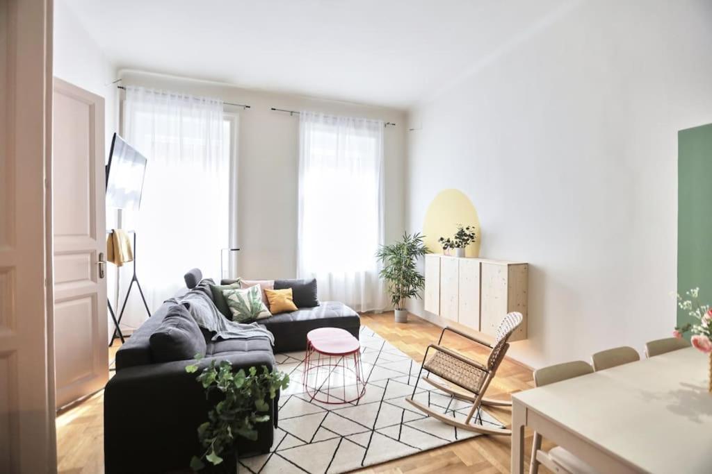 Unwind In Style W Sauna Dsgn 2Br Home Budapest Esterno foto