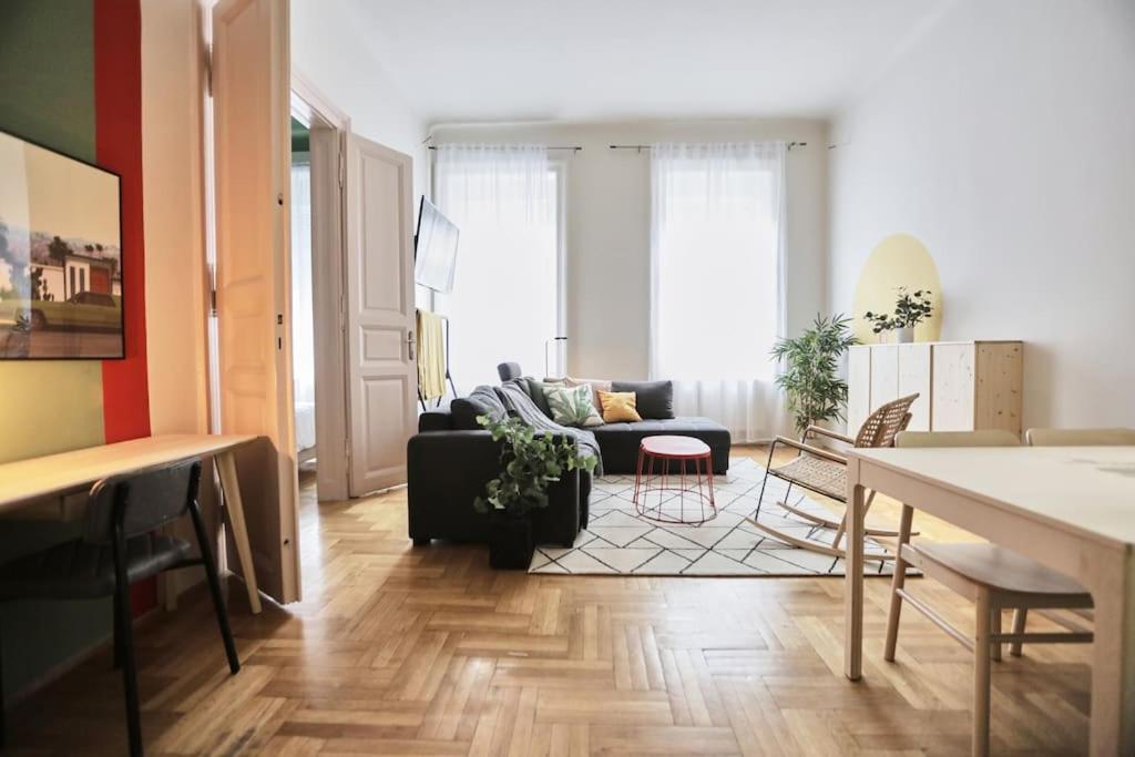 Unwind In Style W Sauna Dsgn 2Br Home Budapest Esterno foto