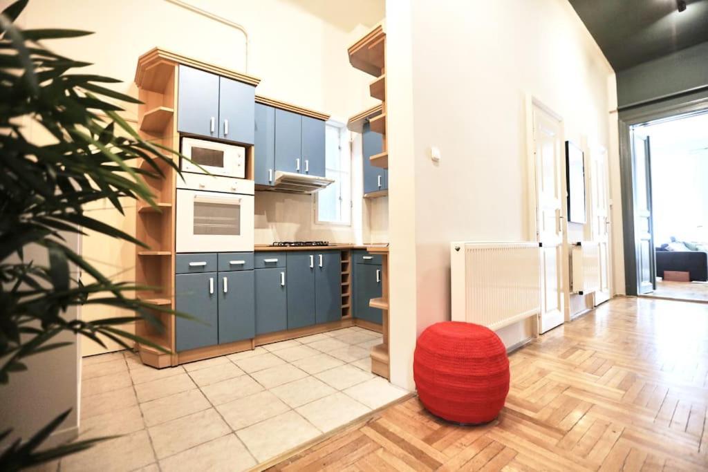 Unwind In Style W Sauna Dsgn 2Br Home Budapest Esterno foto