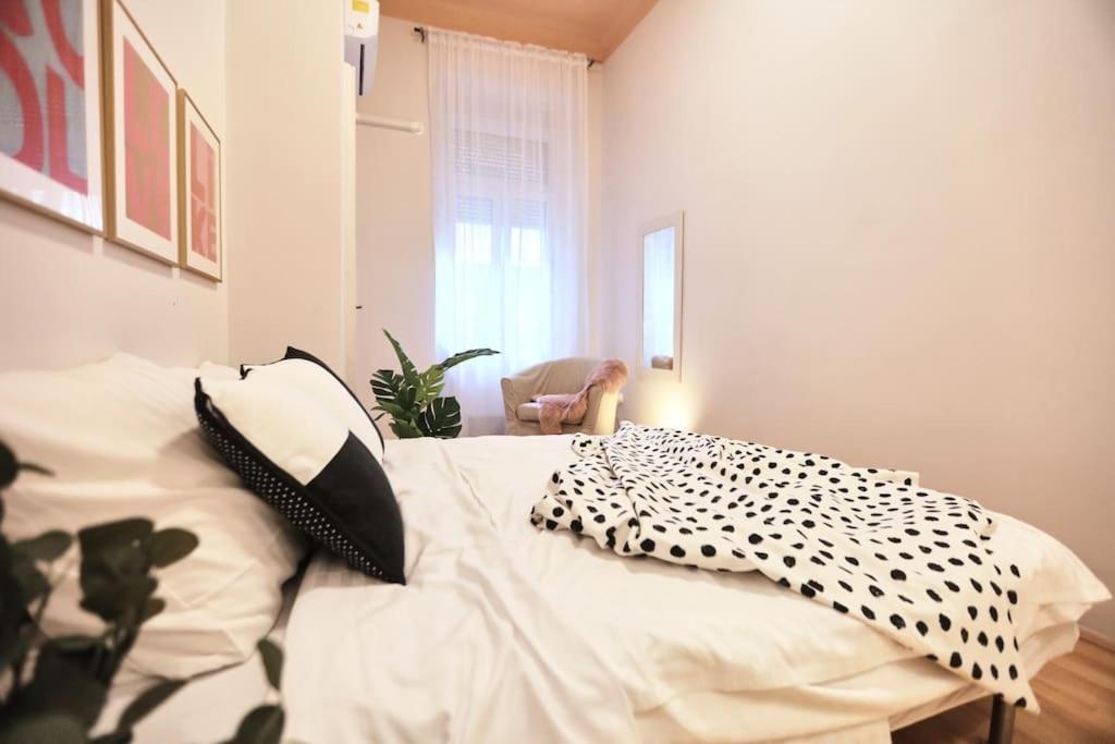 Unwind In Style W Sauna Dsgn 2Br Home Budapest Esterno foto