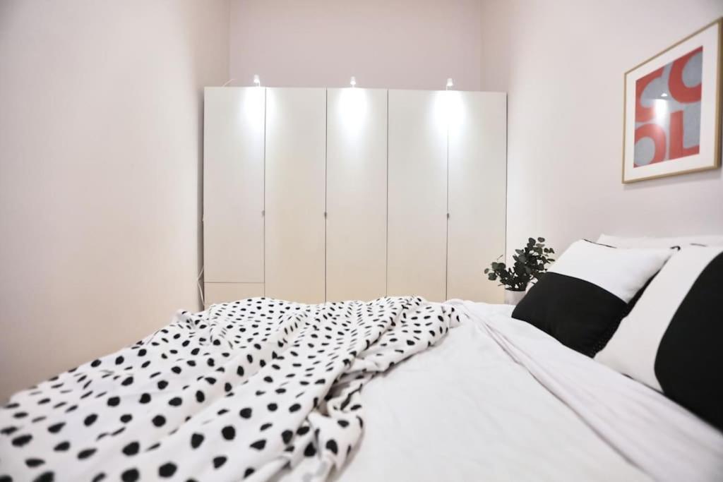 Unwind In Style W Sauna Dsgn 2Br Home Budapest Esterno foto