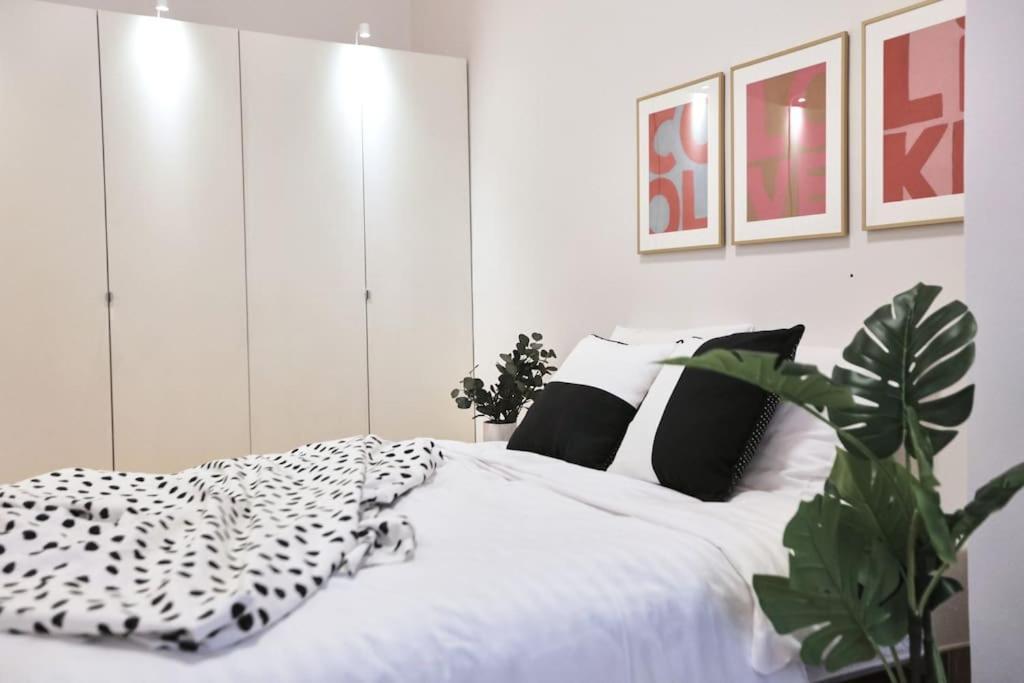 Unwind In Style W Sauna Dsgn 2Br Home Budapest Esterno foto