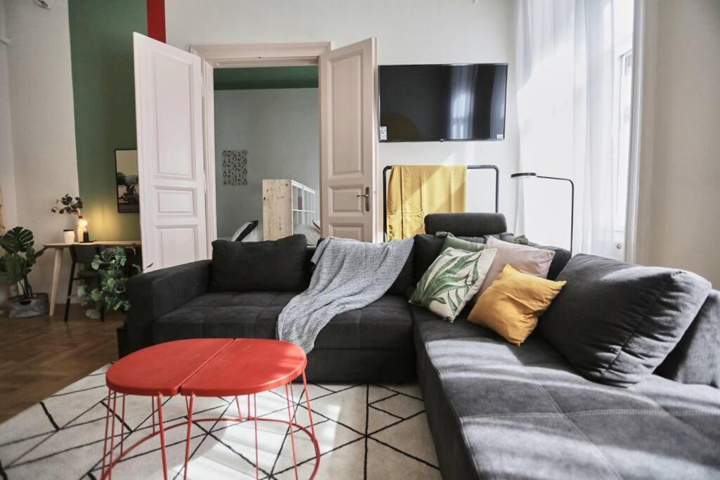 Unwind In Style W Sauna Dsgn 2Br Home Budapest Esterno foto