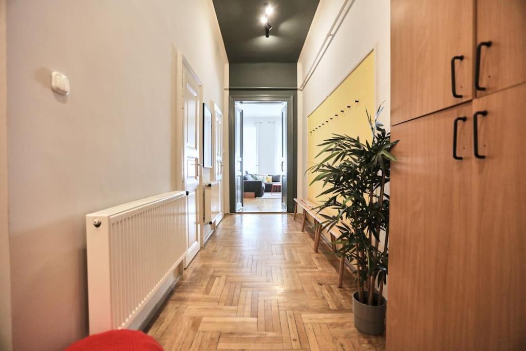 Unwind In Style W Sauna Dsgn 2Br Home Budapest Esterno foto