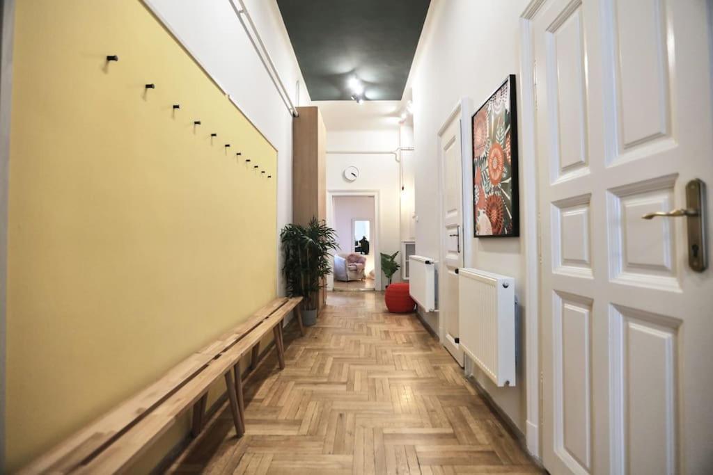 Unwind In Style W Sauna Dsgn 2Br Home Budapest Esterno foto