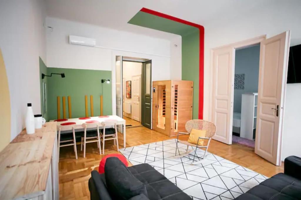 Unwind In Style W Sauna Dsgn 2Br Home Budapest Esterno foto