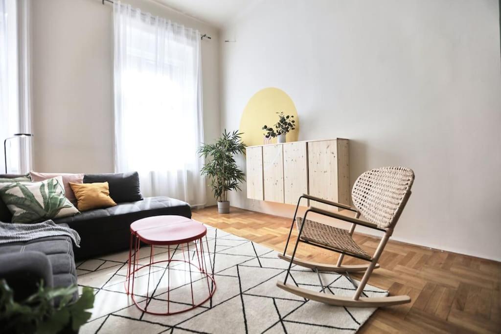 Unwind In Style W Sauna Dsgn 2Br Home Budapest Esterno foto