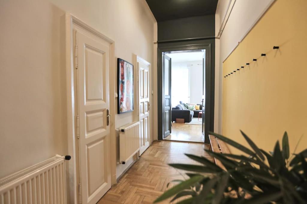 Unwind In Style W Sauna Dsgn 2Br Home Budapest Esterno foto
